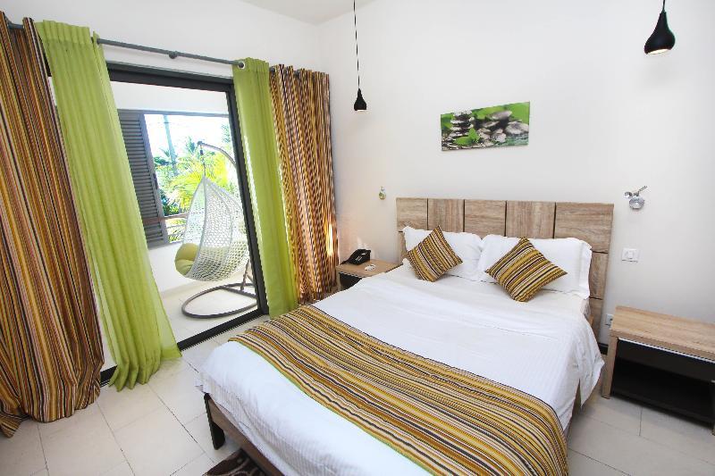 Nitzana Residences & Restaurant Pereybere Beach Buitenkant foto
